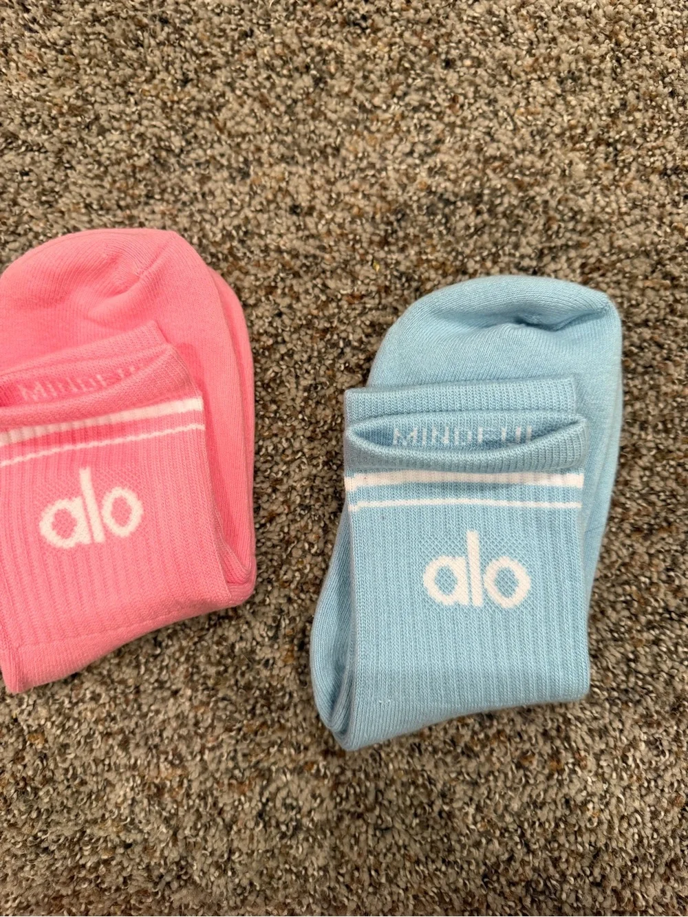 2 pairs Alo Yoga Throwback half crew Pink & Blue